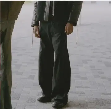 3D Twisted Wide Leg Jeans