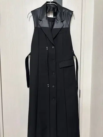 UNITED TOKYO 블랙 베스트 원피스