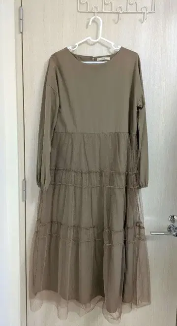 롱 원피스 베이지 카키 티어드 드레스 셰토와 로페 BEAMS