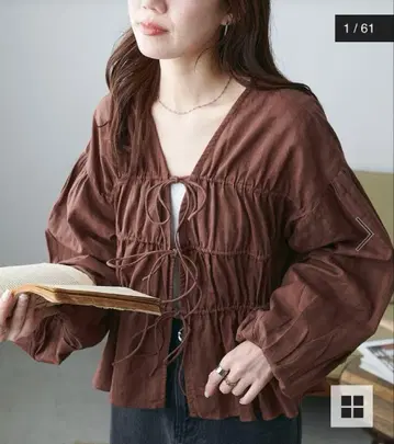 [ 새상품급 ] DISCOAT 도비 스트라이프 앞 리본 블라우스