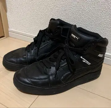 PUMA 블랙 하이컷 스니커즈