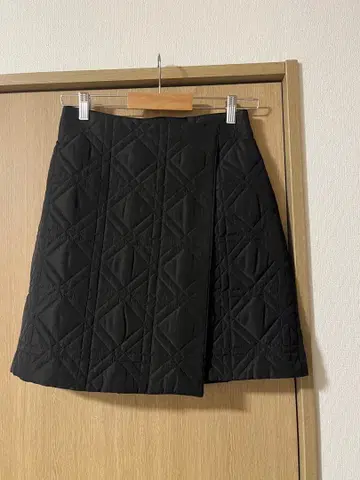 아푸와이저 리셰 퀼팅 미디 스커트 스코트 블랙