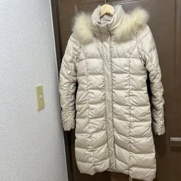 퍼 달린 아이보리 롱 다운 자켓