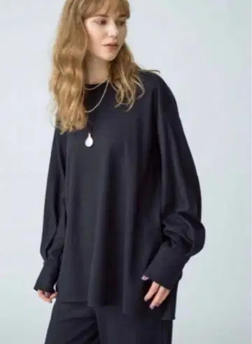 EBURE 에부르 크루넥 블라우스 소프트 울