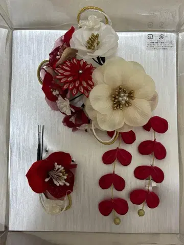 성인식 머리 장식 빨간색 금색 화이트