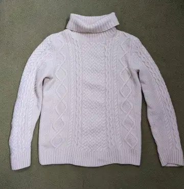 해밀턴 램스울 케이블 니트 터틀넥 스웨터