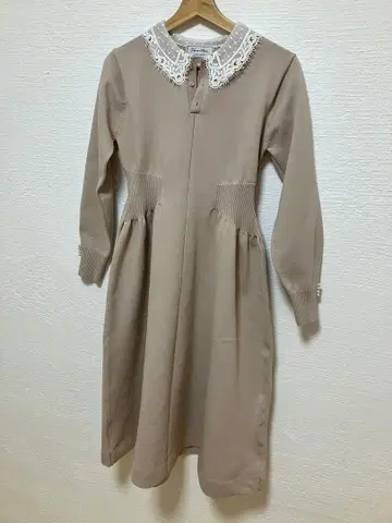 le reve vaniller 르 레브 바니예 레이스 달린 옷깃 원피스