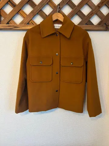 브라운 프론트 포켓 부착 자켓