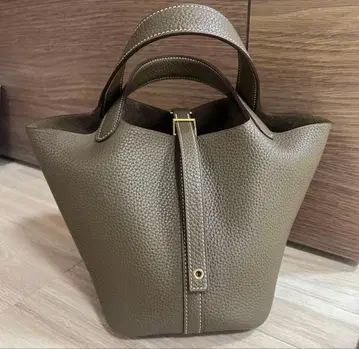 에투프 큐브백 18PM 천연 가죽