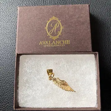 AVALANCHE 골드 윙 펜던트