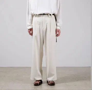 amachi. 화이트 와이드 팬츠 009I