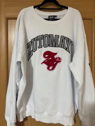 계속 한밤중이면 좋을 텐데 화이트 맨투맨 당첨