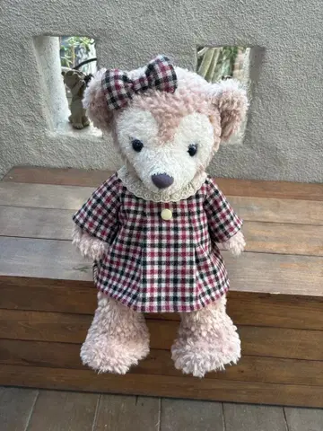 리본 포함 체크 무늬 드레스 봉제 인형