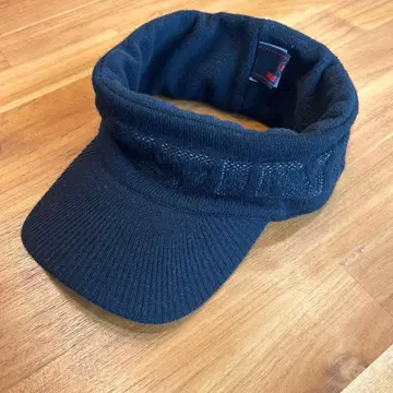 브리핑 블랙 니트 바이저