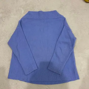 티아라 탁한 블루 니트