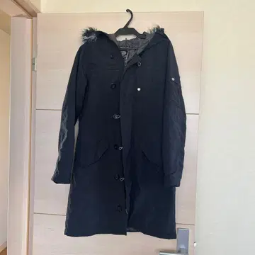 ALIGON QUINS 블랙 다운 자켓