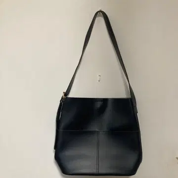 인조 가죽 숄더백 블랙