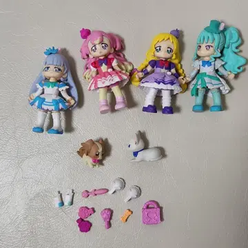 프리큐어 피규어 세트 4체와 잡화