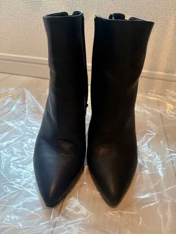 블랙 가죽 스틸레토 부츠