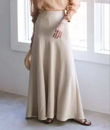 [택 포함 새상품] NOBLE 헴 플레어 맥시 스커트