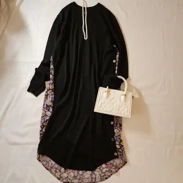 새상품급 폴 스미스 무릎 기장 원피스 블랙 x 페이즐리 무늬