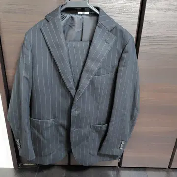 다크 그레이 스트라이프 비즈니스 정장