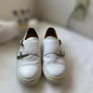 whoop'-de'-doo' 화이트 가죽 버클 슬립온 남성용 25cm