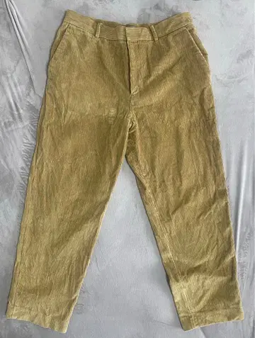 COS 카키 코듀로이 팬츠