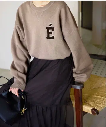 미사용 새상품 SLOBE IENA 사가라 자수 맨투맨 라이크 니트