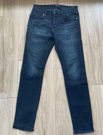 NEUW 다크 블루 슬림핏 데님