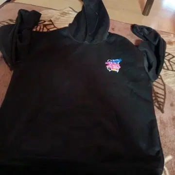 그래픽 프린트 블랙 후드티