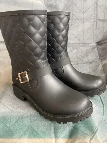 블랙 퀼팅 러버 부츠