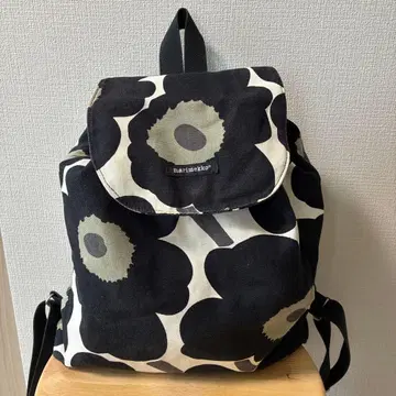 마리메꼬 백팩 ( 블랙 x 화이트 )