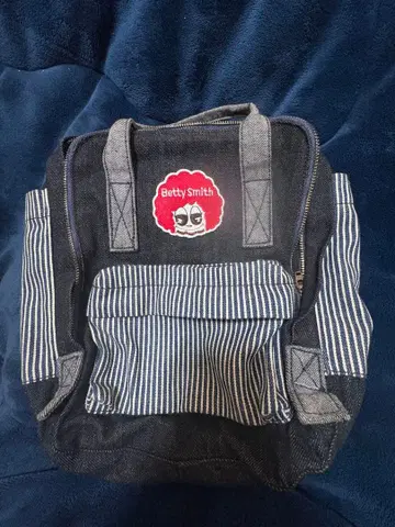 베티 스미스 스트라이프 패턴 백팩