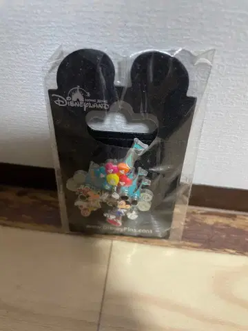 홍콩 디즈니 미키 미니 4주년 벌룬 핀 배지