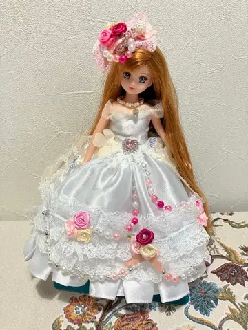 리카짱 옷 갈아입기 의류 화이트 드레스 꽃 장식 포함