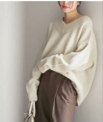 [택 포함 새상품] NOBLE YAK 야크 와이드 V넥 니트 화이트