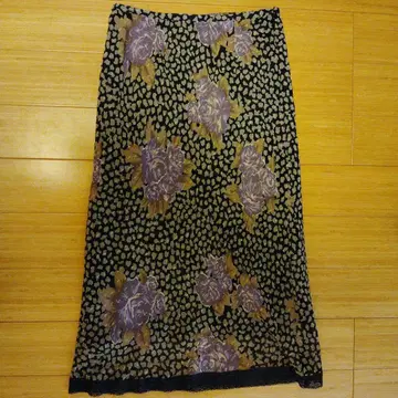 플레어 스커트 블랙 베이스에 보라색 장미 40