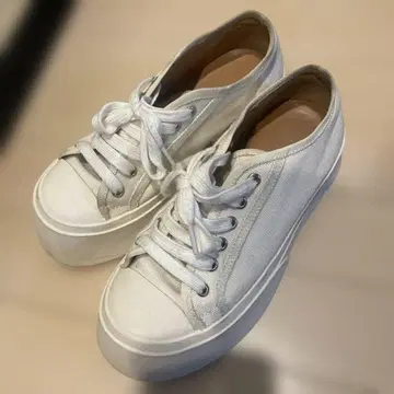 SABOT 통굽 화이트 캔버스 스니커즈