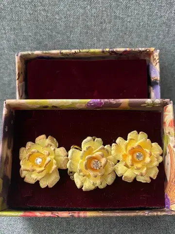 레어 미사용 새상품 미하엘 네그린 입체 장미 모티브 반지 & 귀찌 세트