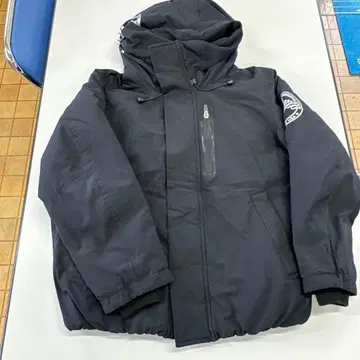 AVIREX 블랙 다운 자켓