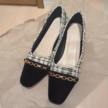 트위드 소재의 스퀘어토 하이힐