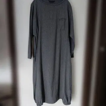그레이 긴팔 무릎 기장 원피스