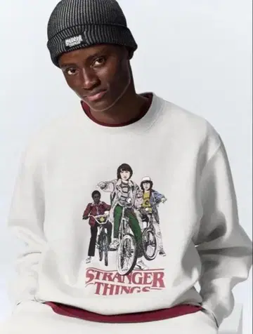 스트레인저 싱스 콜라보 맨투맨