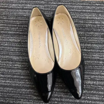 에나멜 스틸레토 플랫슈즈 블랙