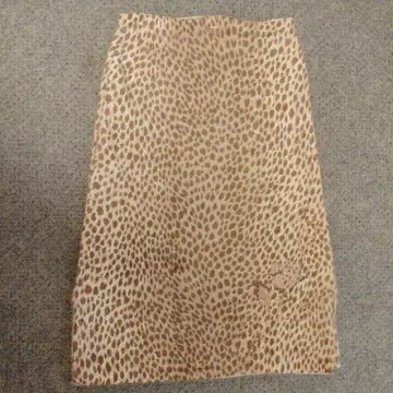 레오파드 무늬 타이트 스커트 자수 포함