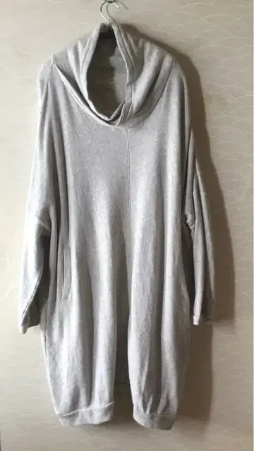 드럭 스토어즈 fu-ai 그레이 하이넥 긴팔 튜닉