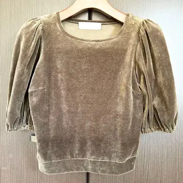 아름다운 실루엣 [ intoca. ] 벨로아 퍼프 슬리브 풀오버