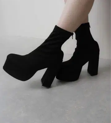 LIP SERVICE 볼륨 밑창 숏부츠 S 사이즈