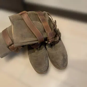 그레이 스웨이드 스트랩 롱 부츠